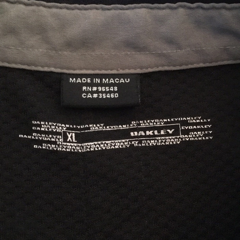 Oakley button down - Picture 10 of 11